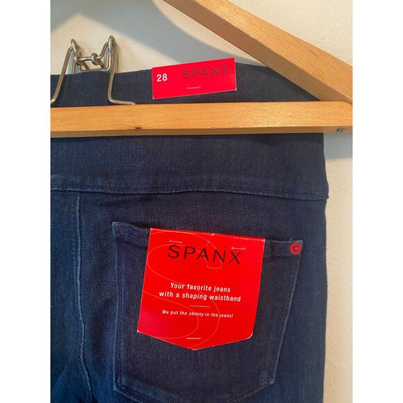 NWT Spanx Signature Straight Dark Wash Jeans Size 28 x31 - Picture 5 of 6
